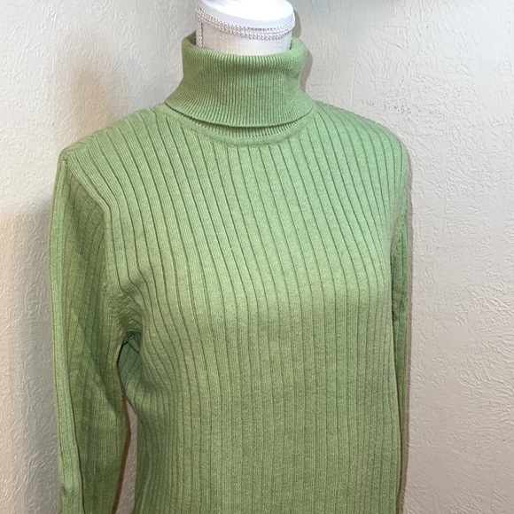 Croft & Borrow Green Turtle Neck Sweater - Picture 2 of 7